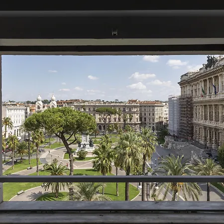 Corte By Hili Рим